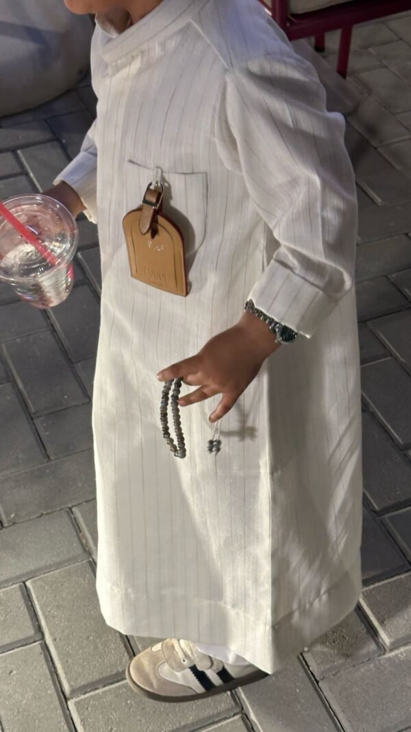 دشداشه اوف وايت مخططه - Image 3