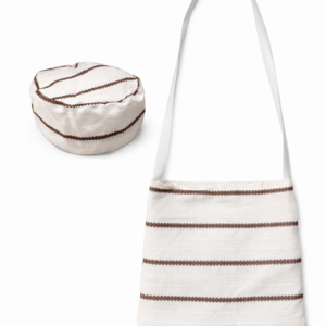 جنطه وطاقية بني مخطط