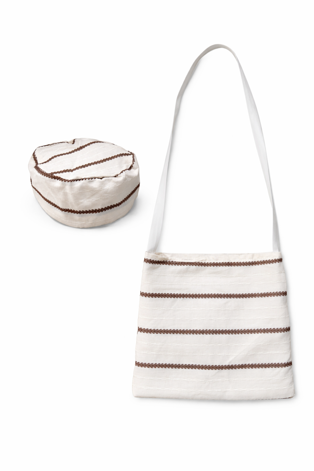 جنطه وطاقية بني مخطط